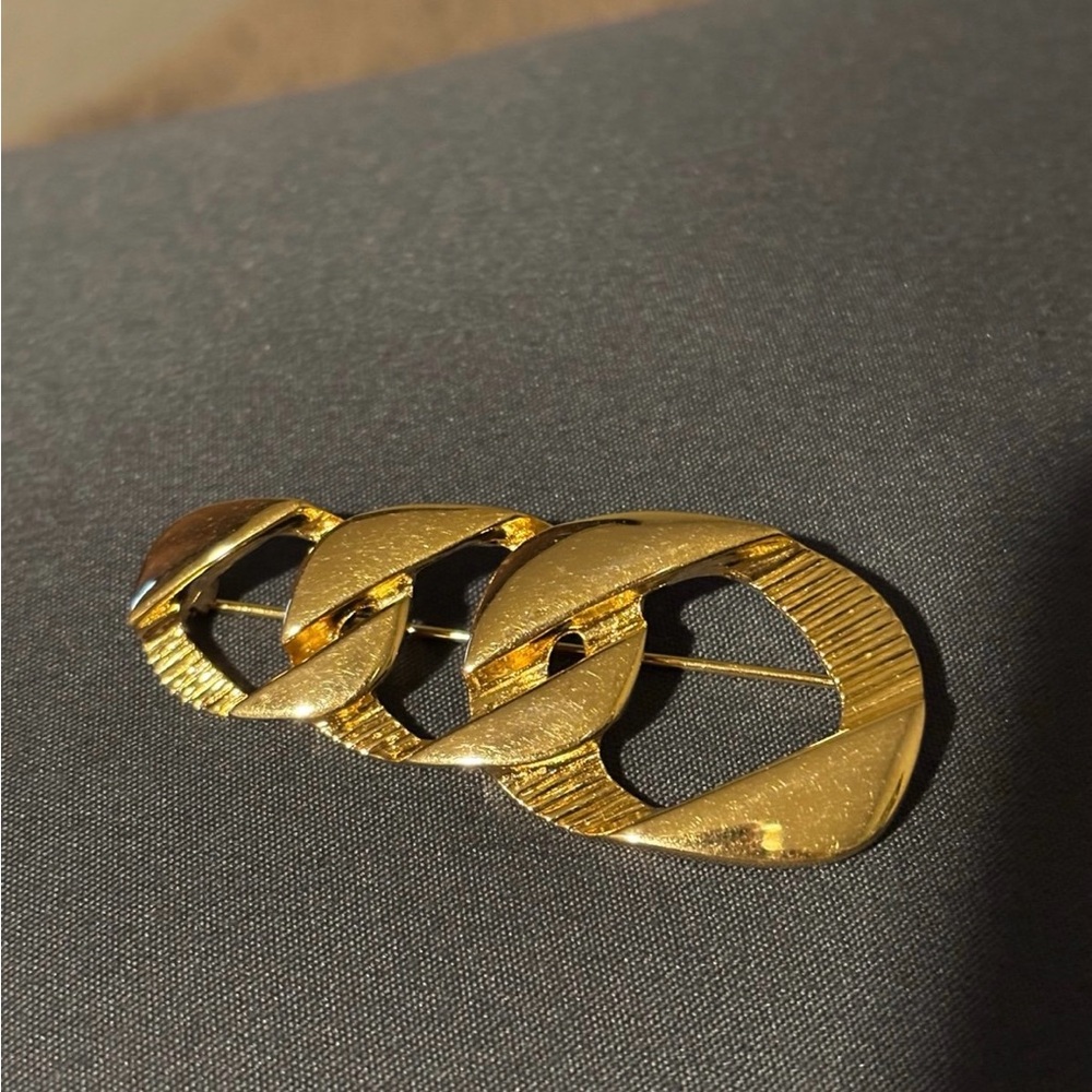 Givenchy vintage brooch